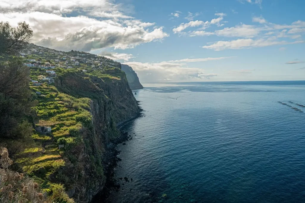 cotes portugaise avec ses falaises