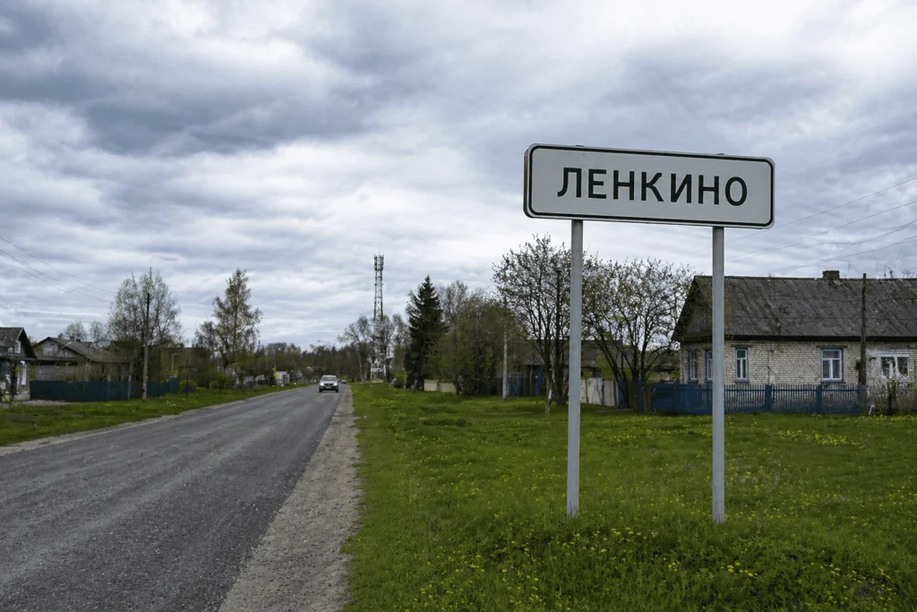Entrée du village de Lenkino