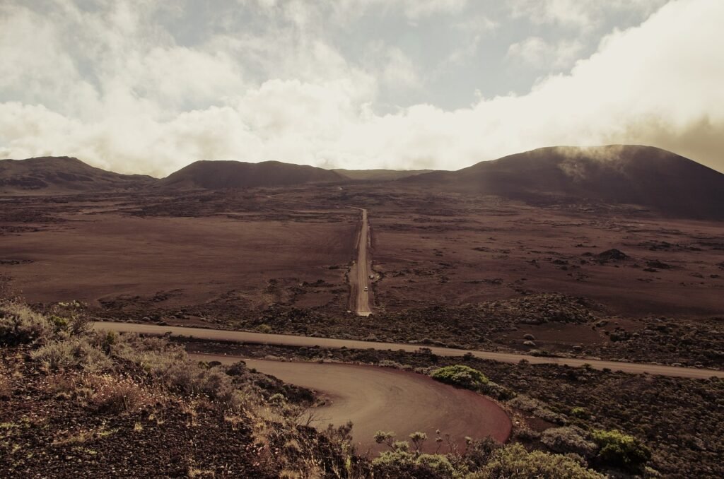 Route vers le volcan Piton de la Fournaise sur l'Ile de la Réunion